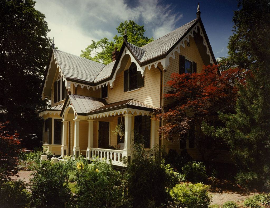 gothic-revival-cottage-torrey-architecture